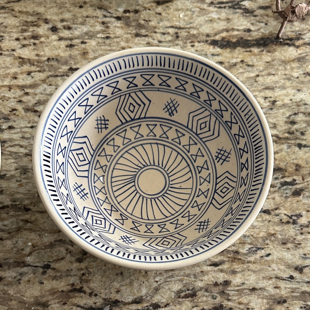 Set of two patterned ramen bowls